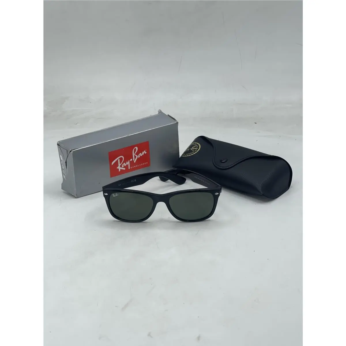 Ray Ban Unisex Wayfarer Sunglasses Black G-15 Green