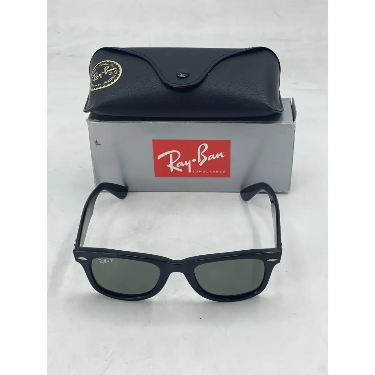 Ray Ban Unisex Wayfarer Sunglasses Black / G-15 Green Polarized