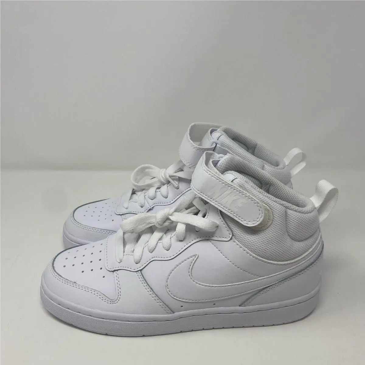 Nike shoes - White (UPC: 193152386549) 0