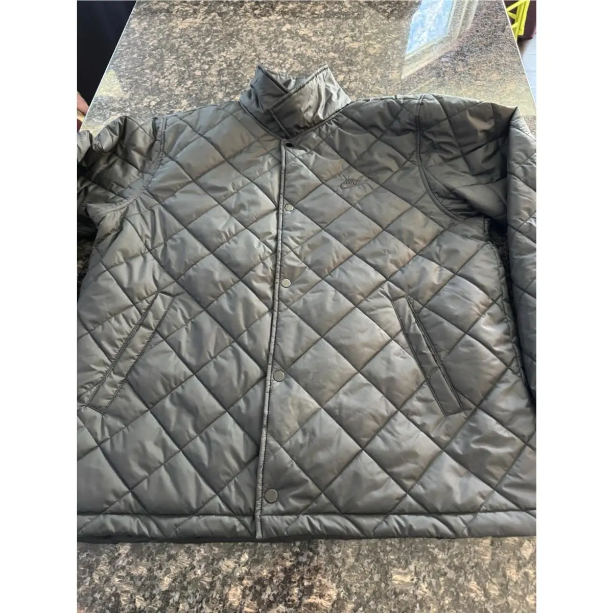 Nike Men`s Lightweight Quilted Black Therma Fit Insulated Jacket Snaps L Coat
