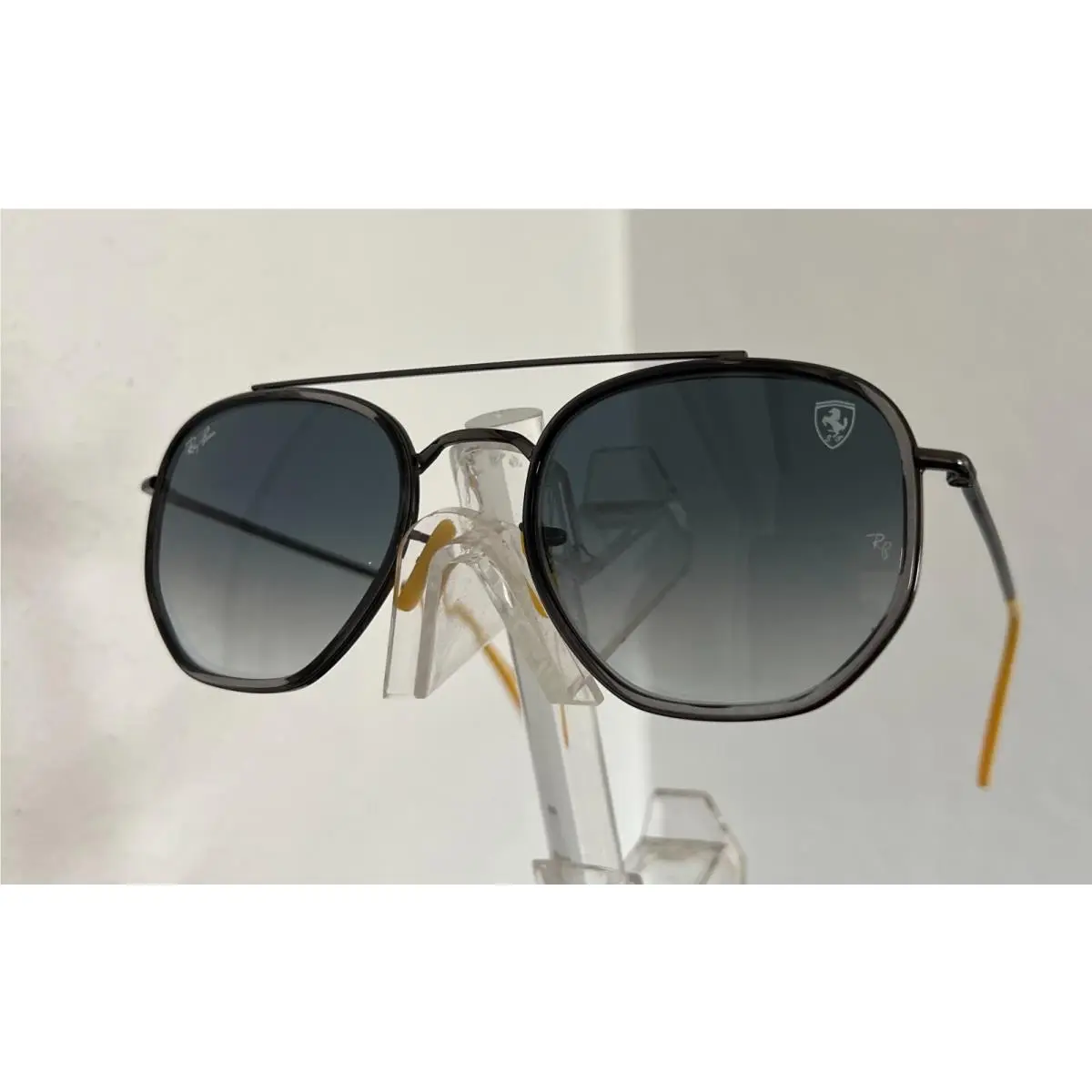Ray-ban RB3748M Scuderia Ferrari Coll Black Yellow Gray Gradient