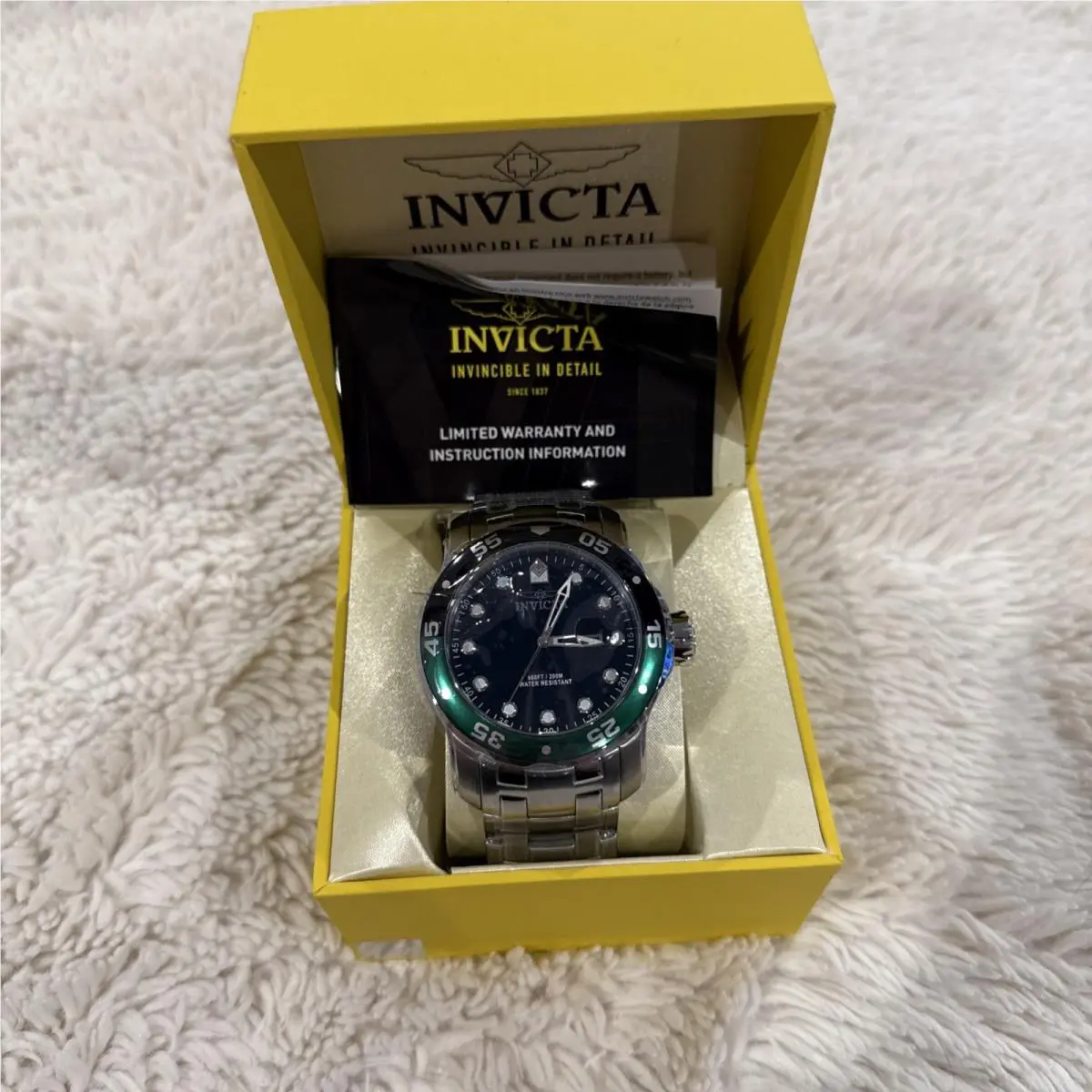 Invicta Pro Diver Men Model 39092 - Men`s Watch Quartz Green Black Silver 48mm