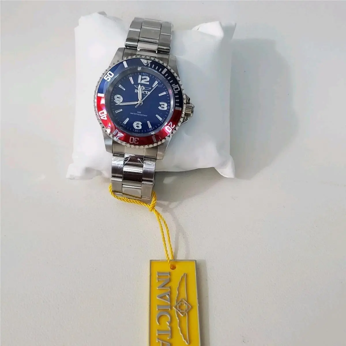 Invicta Pro Diver Men`s Quartz 200m Date Blue Dial Red/blue Bezel 40MM w/ Box