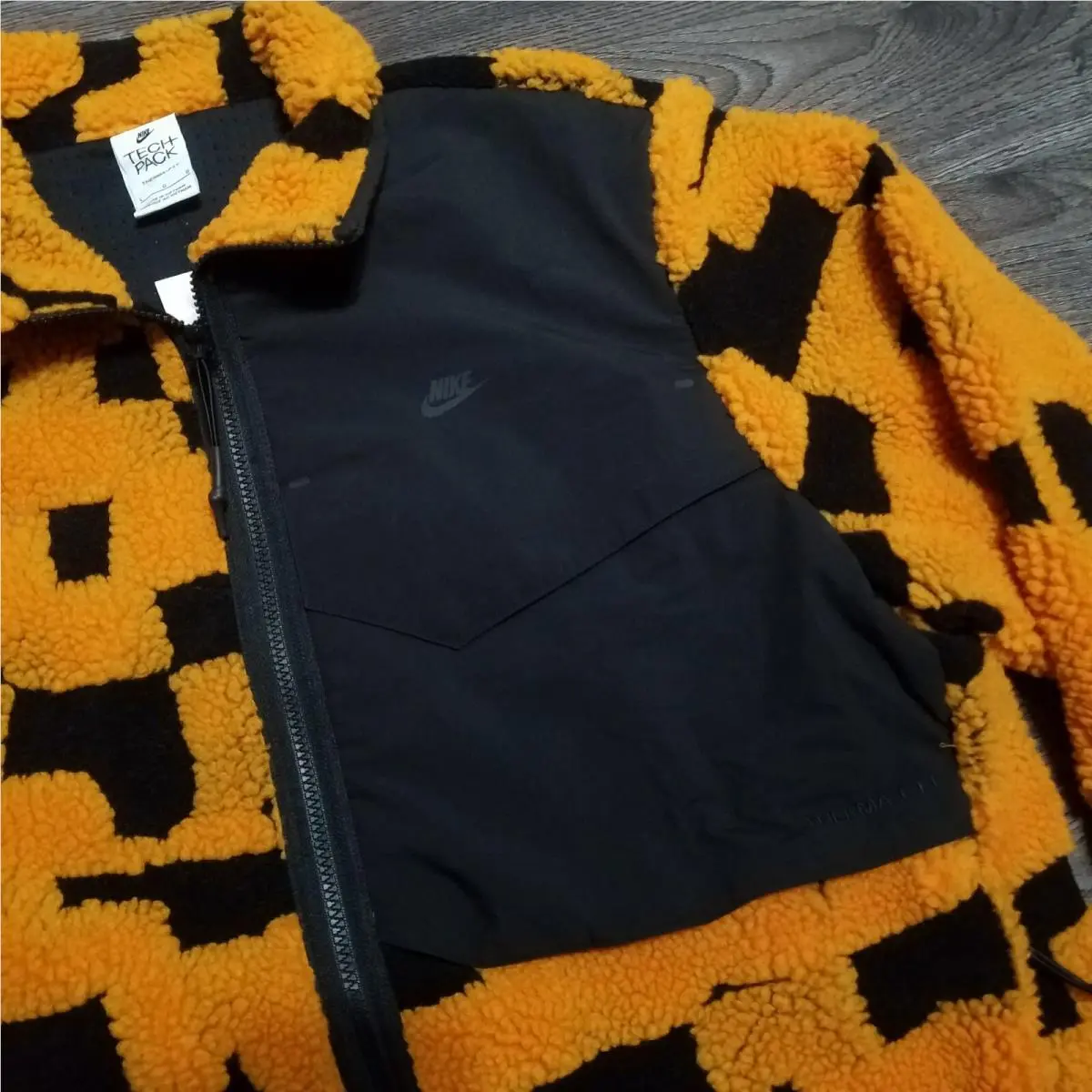 Nike clothing - Tech - Tech - Orange 1