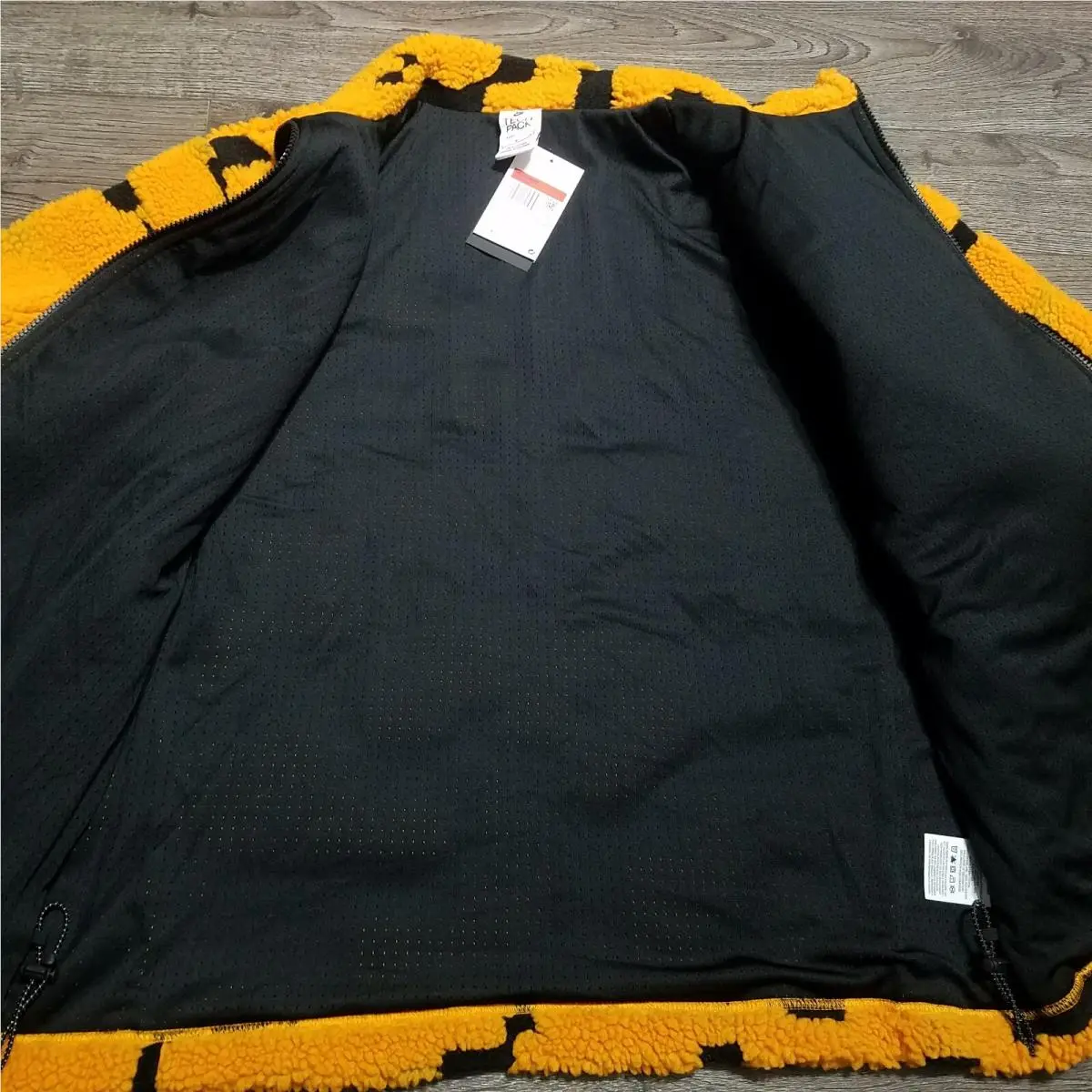 Nike clothing - Tech - Tech - Orange 3