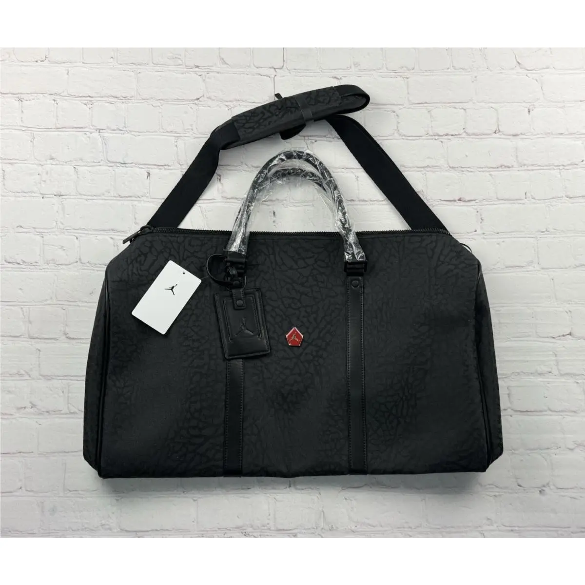 Jordan Icon Duffel Bag 40L Off Noir. Black. LM9021-GOT by Nike