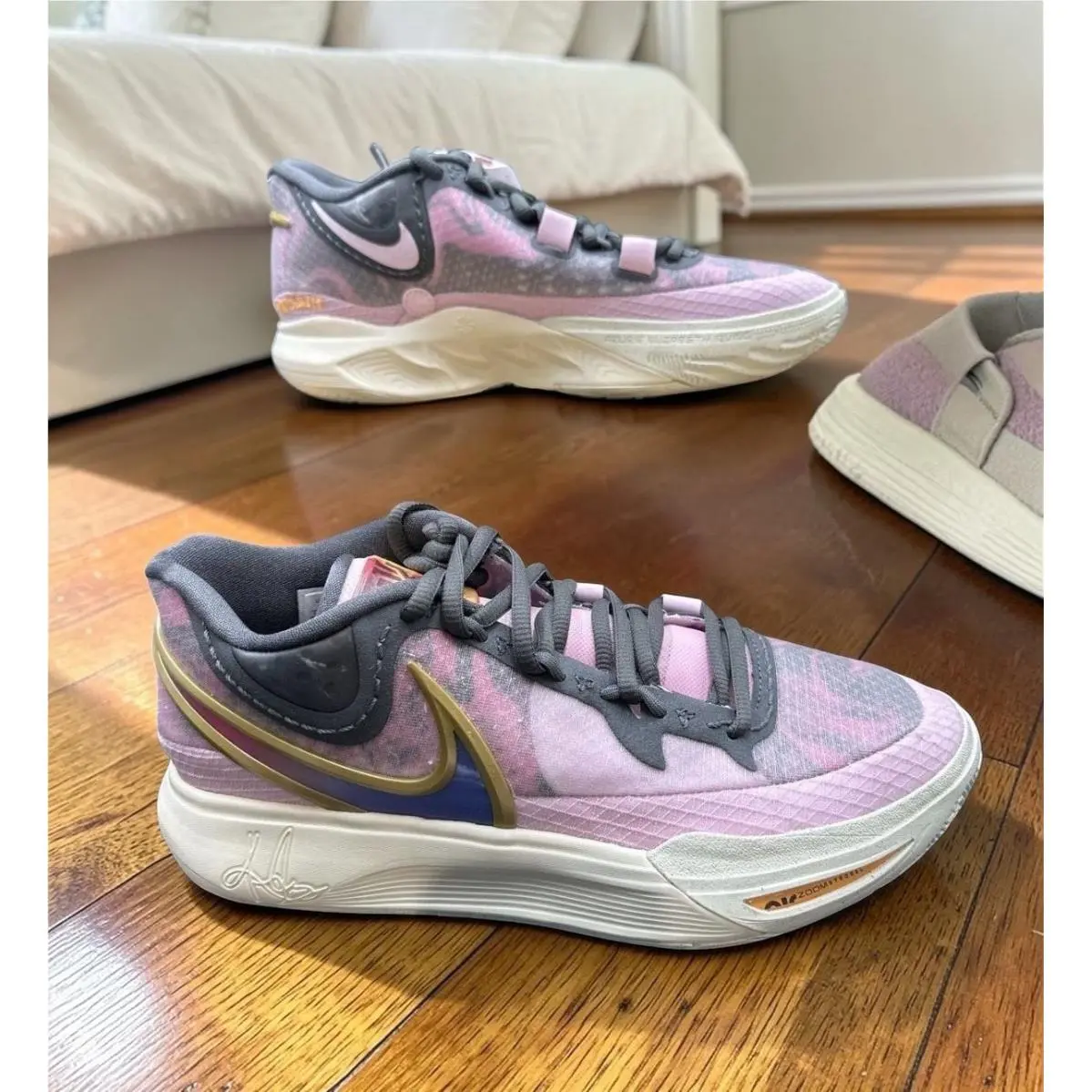 Nike Men`s Kyrie 8 All-star Pink White Basketball Shoe Size 9