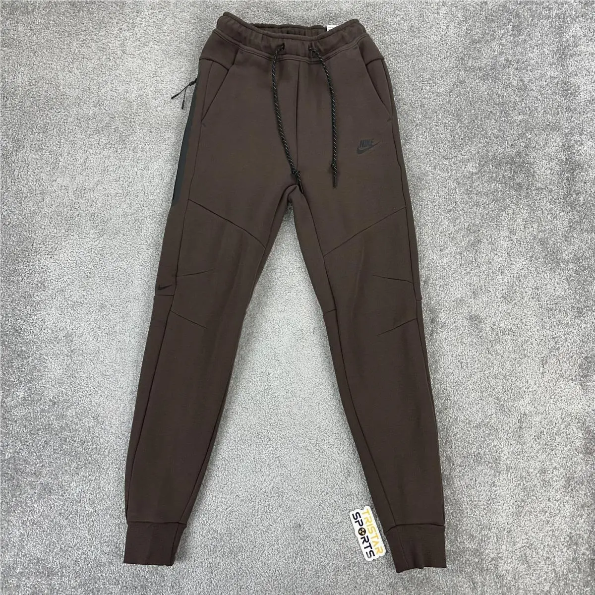 Nike clothing - Brown (UPC: 197602881004) 0
