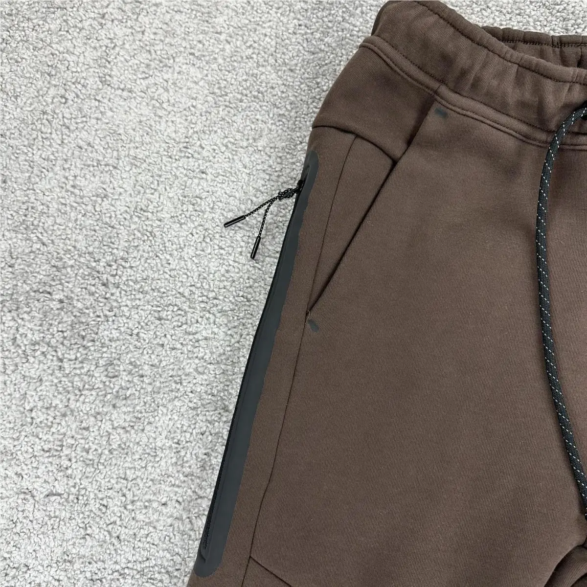 Nike clothing - Brown (UPC: 197602881004) 2