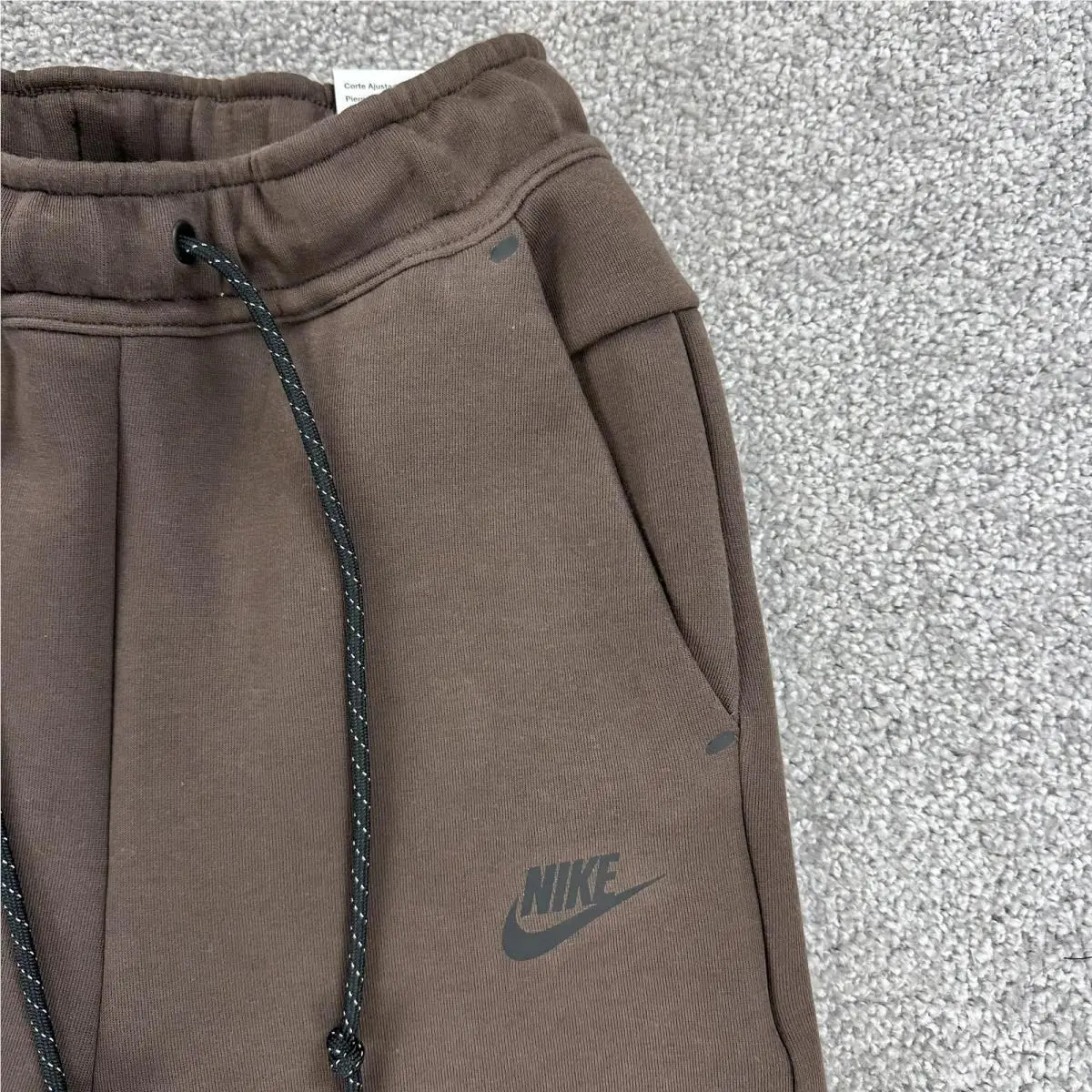 Nike clothing - Brown (UPC: 197602881004) 1