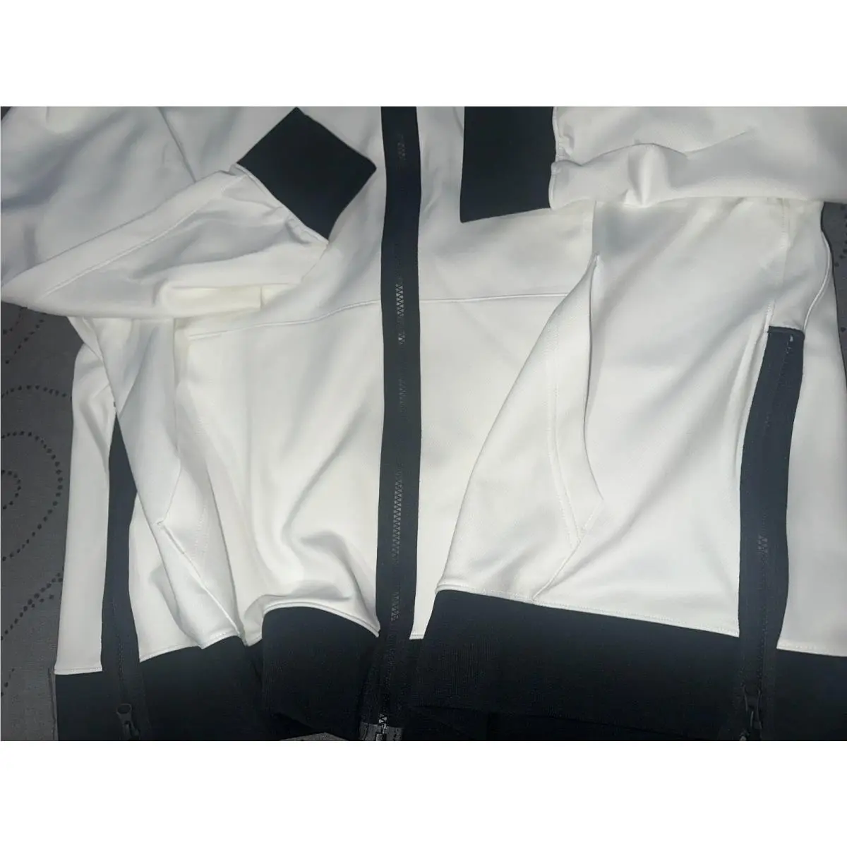 Nike clothing - WHITE + BLACK 1