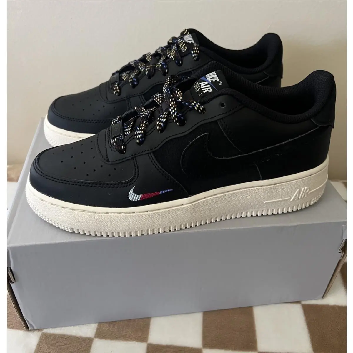 Nike shoes - Nike Air Force 1 LV8 1 - HQ1907 001 - Black/Saturn Gold 9
