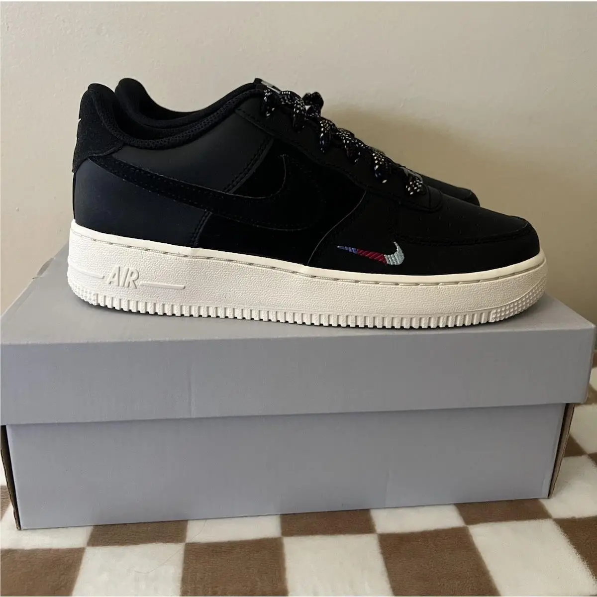 Nike shoes - Nike Air Force 1 LV8 1 - HQ1907 001 - Black/Saturn Gold 0