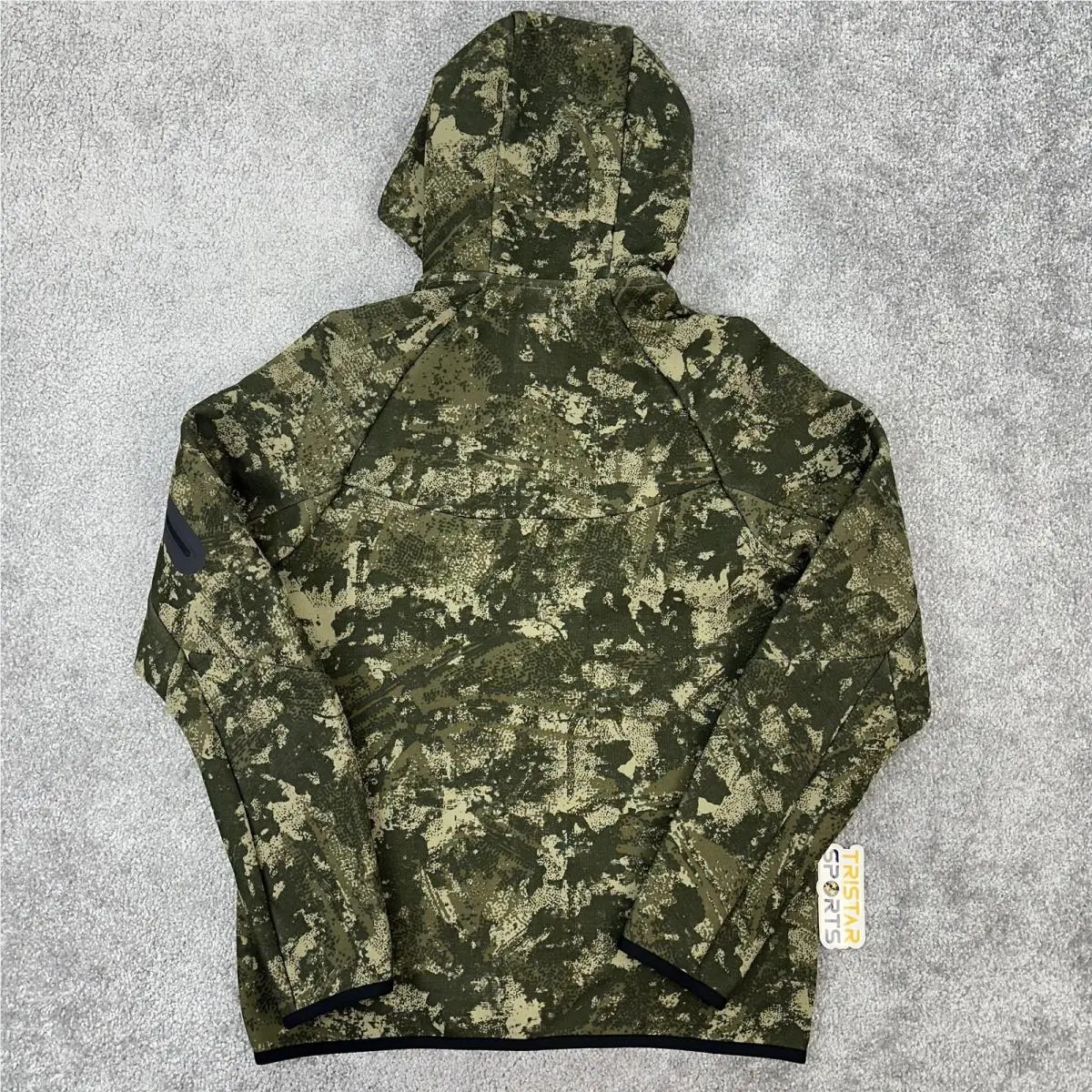 Nike clothing - Green (UPC: 197859608119) 0