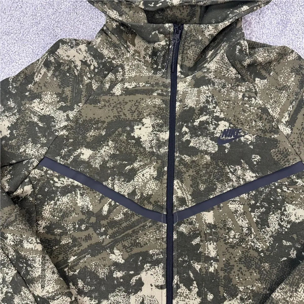 Nike clothing - Green (UPC: 197859608119) 1
