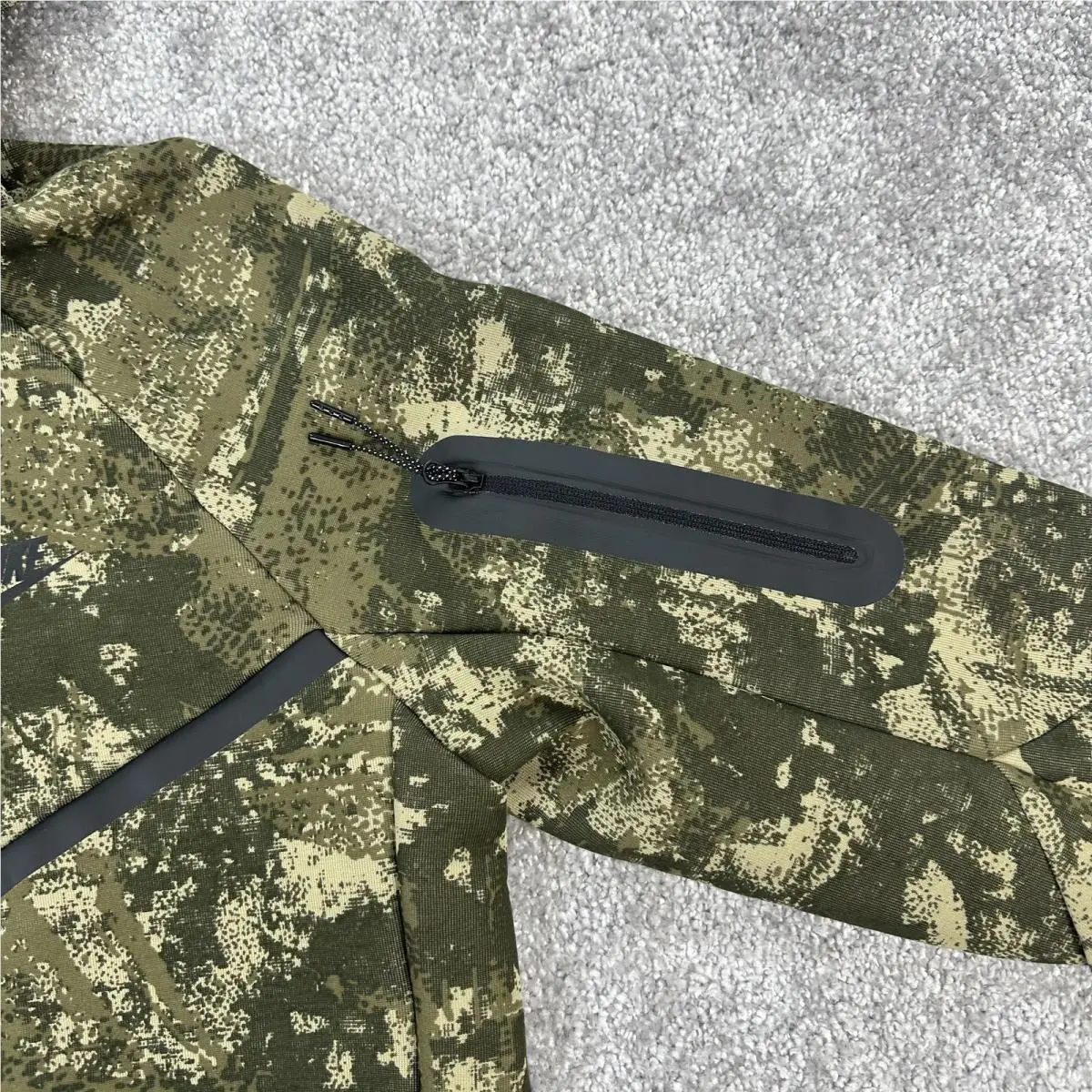 Nike clothing - Green (UPC: 197859608119) 2