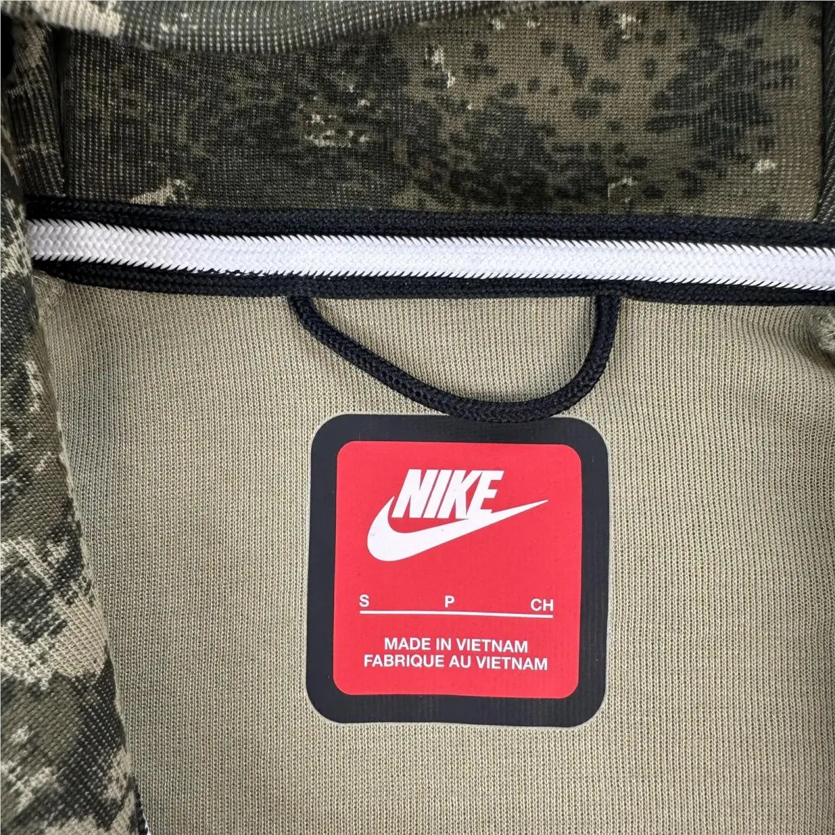 Nike clothing - Green (UPC: 197859608119) 3