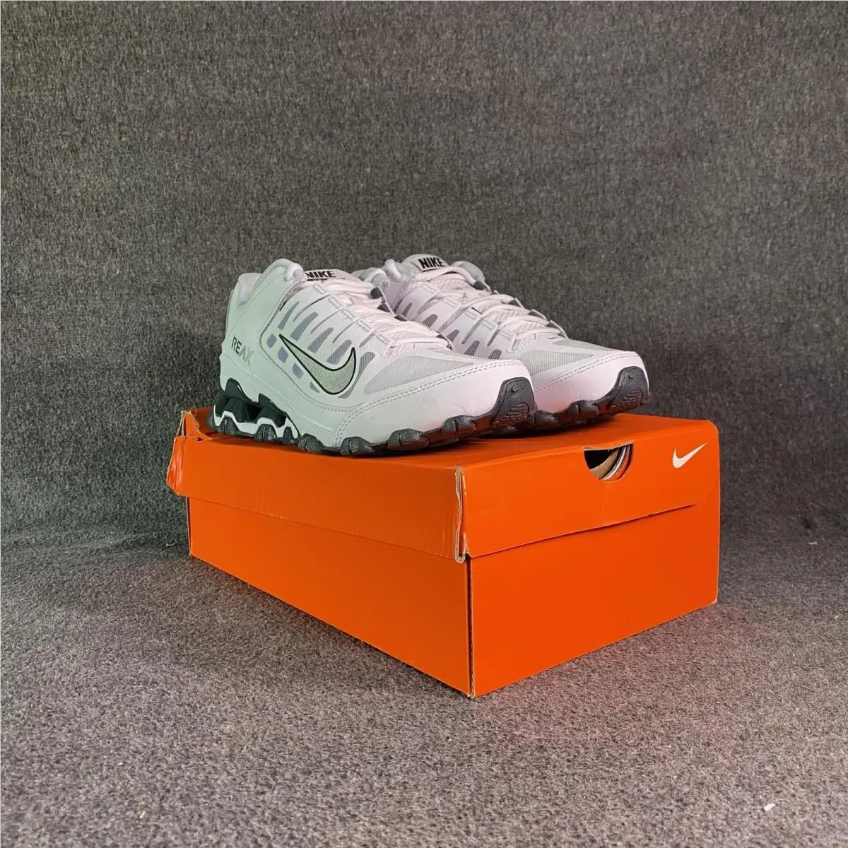 Reax 8 TR White Classic Charcoal Mens Size 7.5 Training Sneakers 621716-108 by Nike