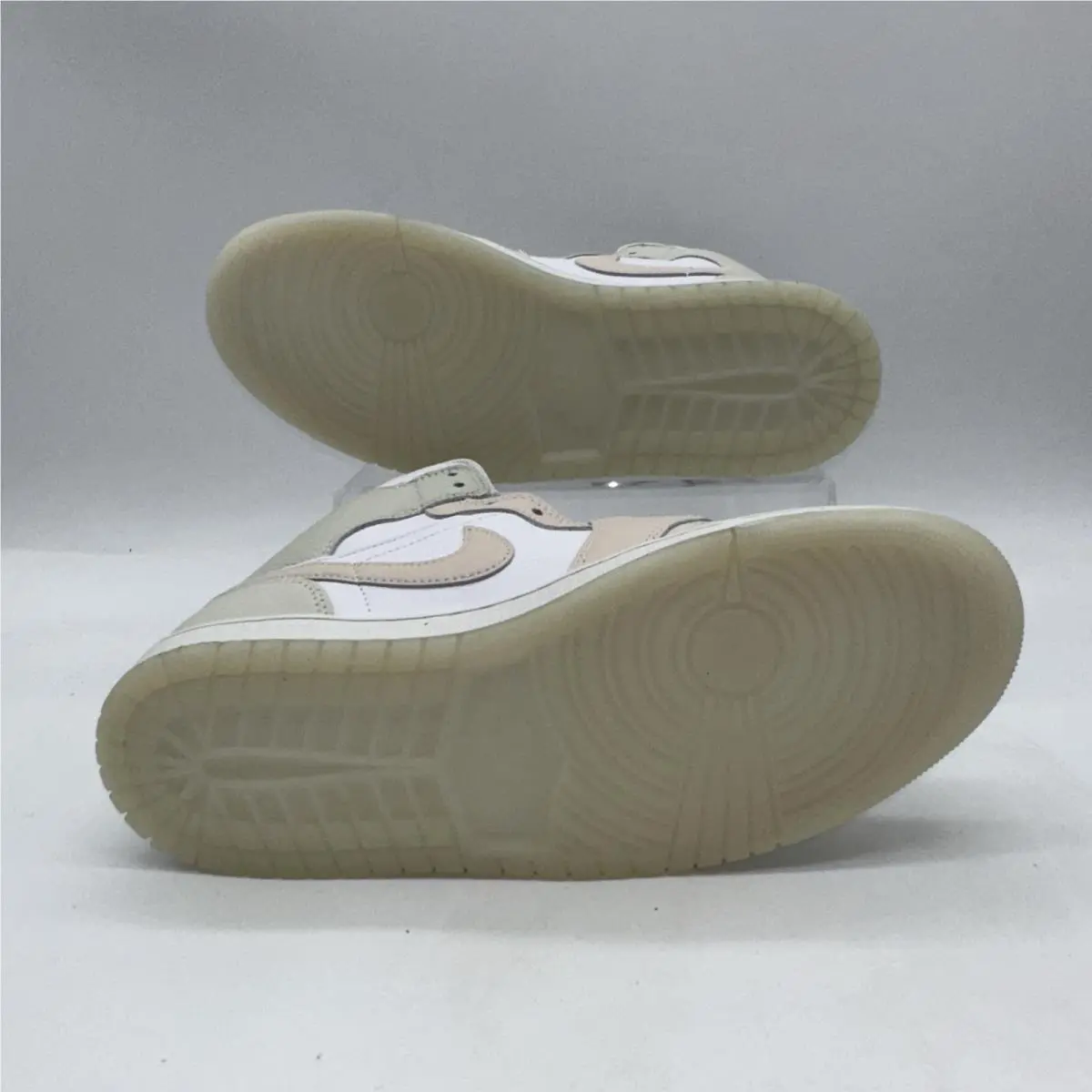 Nike shoes - Air Jordan 1 Mid SE - White 1