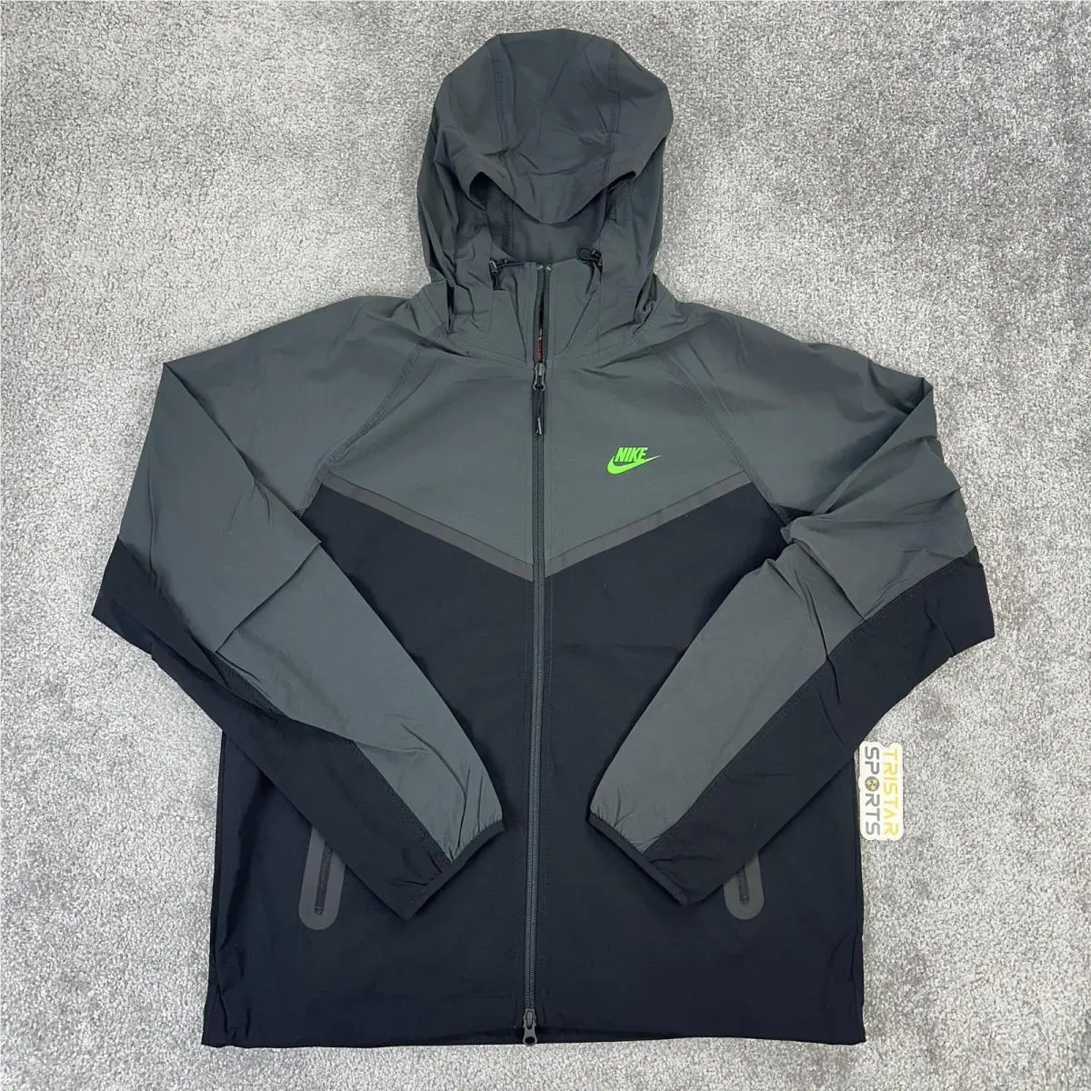 Nike Tech Woven Windrunner Jacket Mens Small Black Gray Hooded Loose Fit Zip