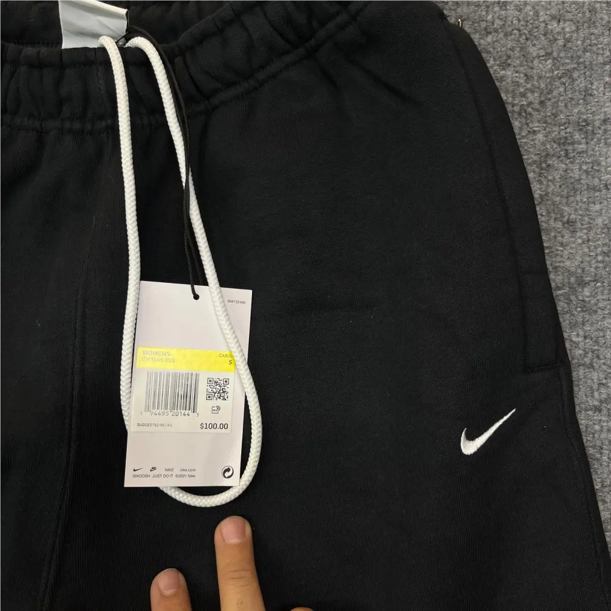 Nike clothing - CW5565-010 RN#56323 - Black (UPC: 194495201445) 2