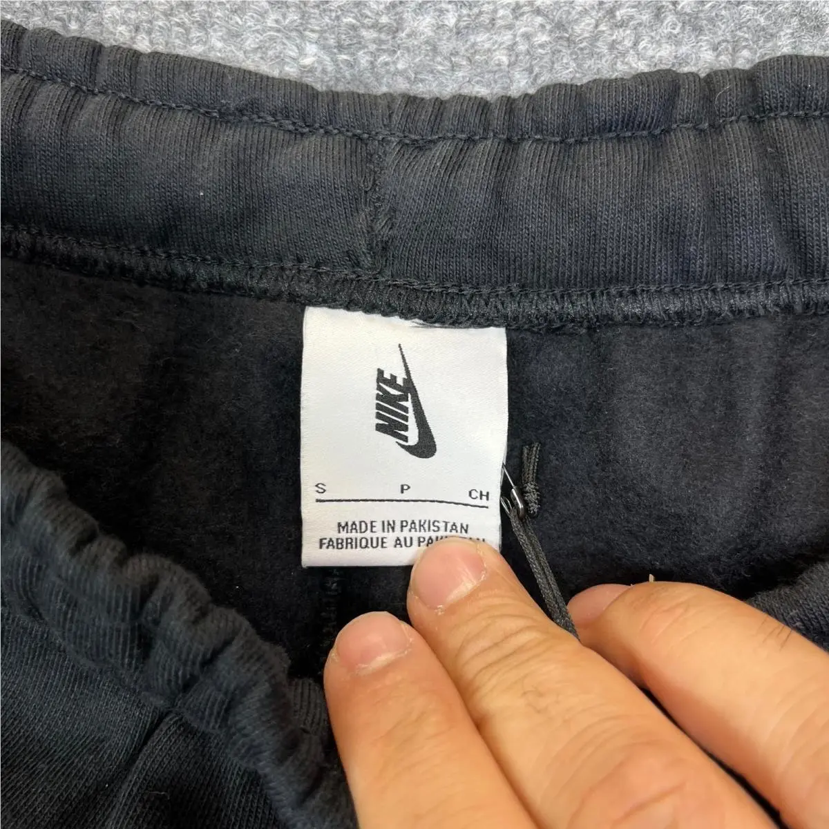 Nike clothing - CW5565-010 RN#56323 - Black (UPC: 194495201445) 5