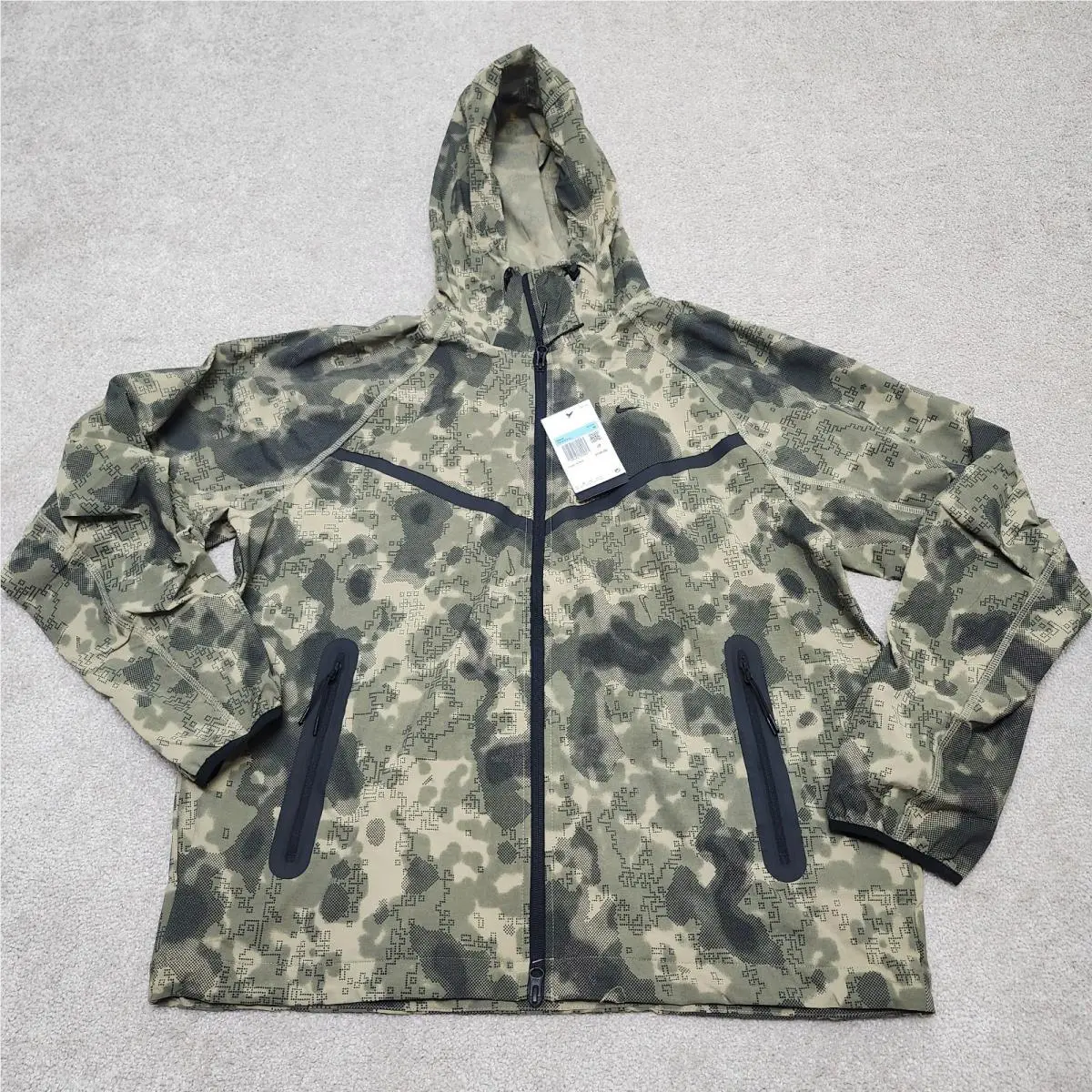 Nike Men Medium Tech Dri-fit Woven Camo Windrunner Jacket HV0979-210