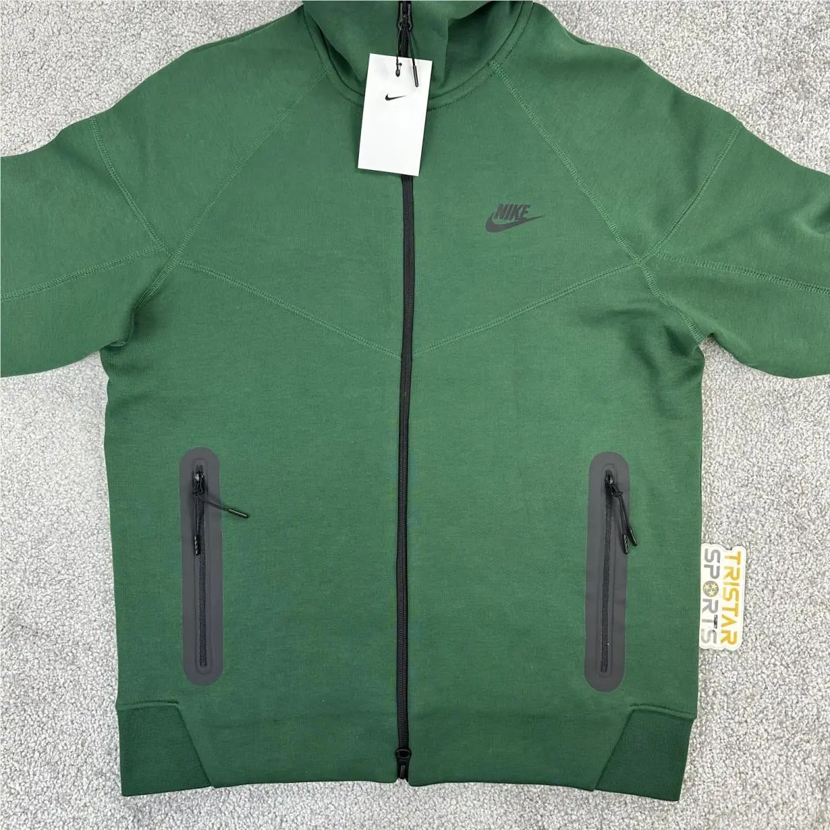 Nike clothing - Green (UPC: 197598939062) 0