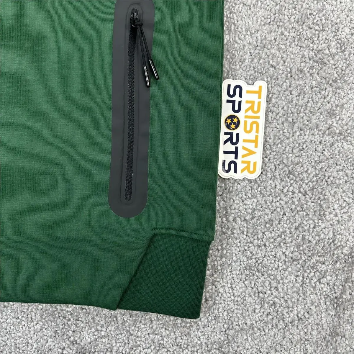 Nike clothing - Green (UPC: 197598939062) 1
