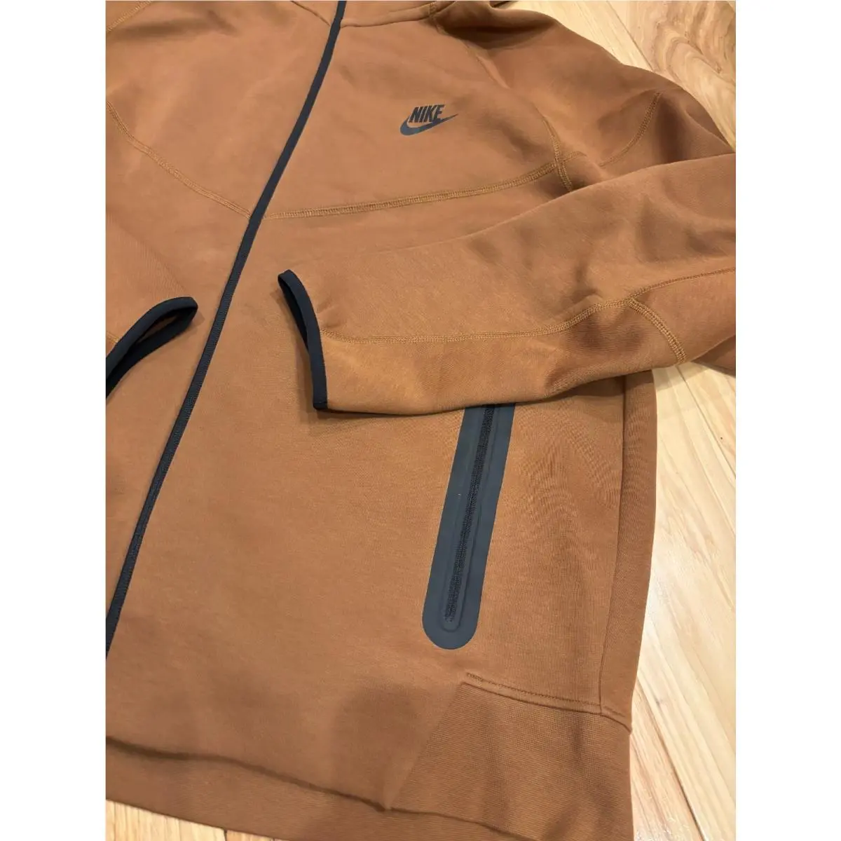 Nike clothing - British Tan / Black (UPC: 196974886549) 0
