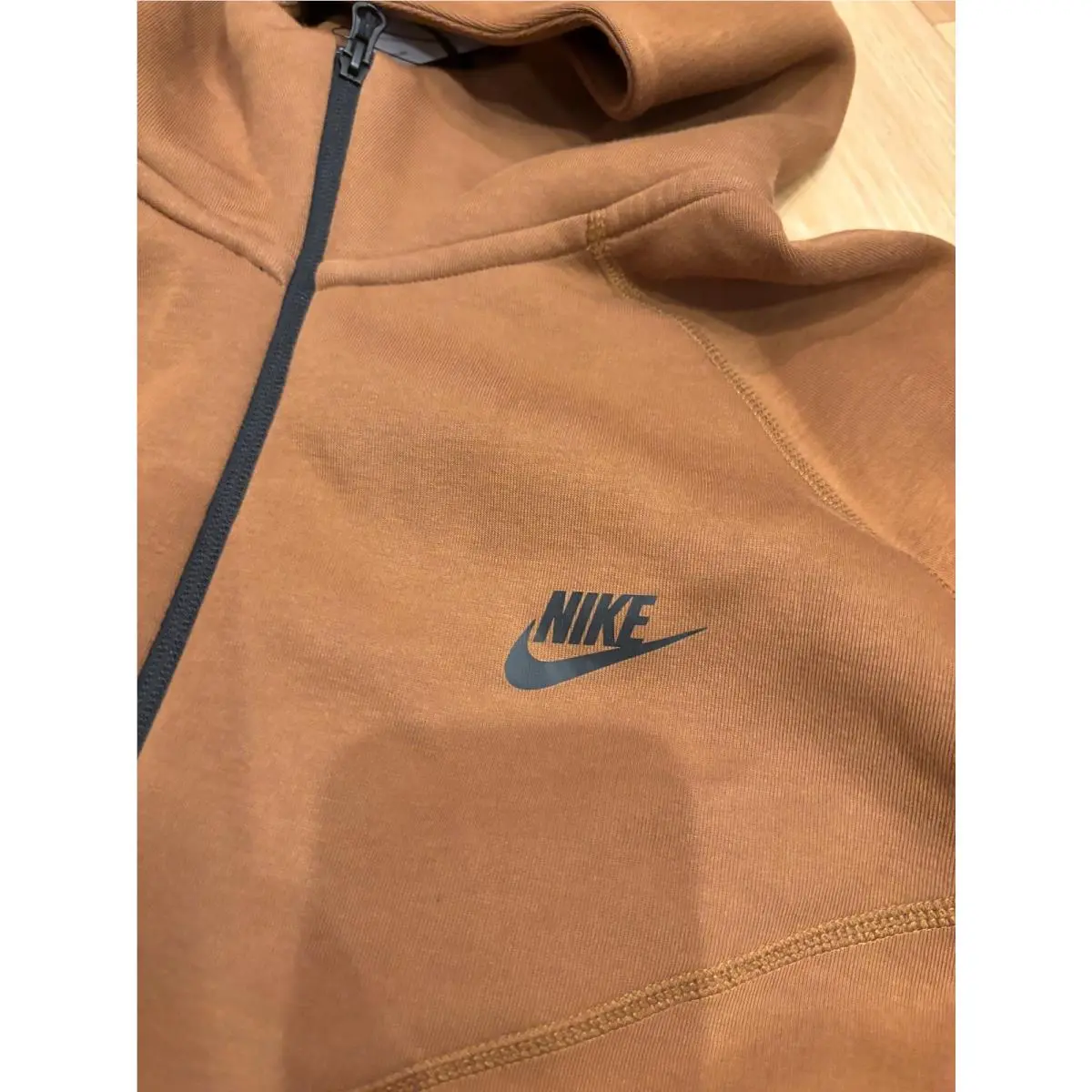 Nike clothing - British Tan / Black (UPC: 196974886549) 1
