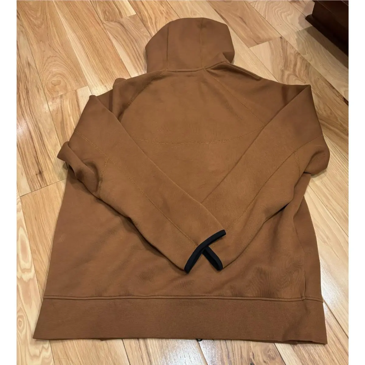 Nike clothing - British Tan / Black (UPC: 196974886549) 2