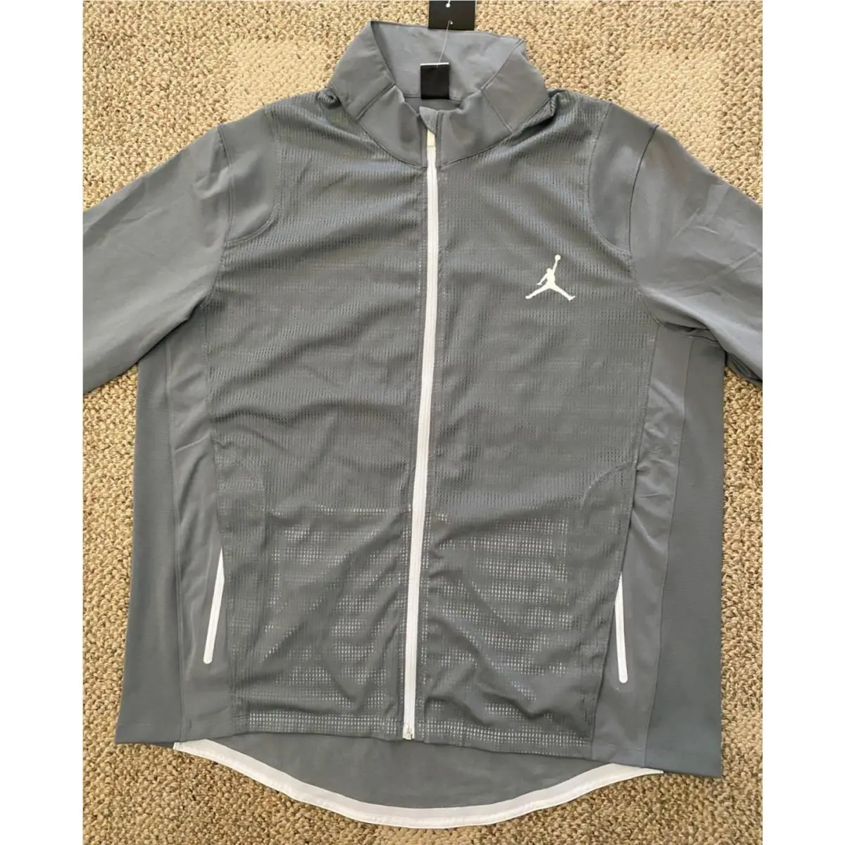 Nike clothing - Gray (UPC: 826218273902) 1