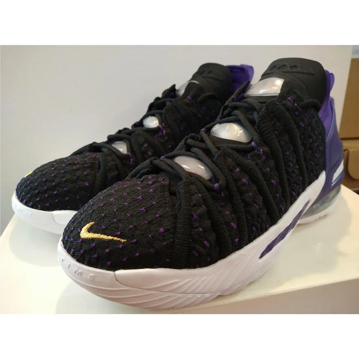 Nike shoes - Nike LeBron XVIII - LeBron XVIII - CW2760 004 - Black / Metallic Gold (UPC: 194499385431) 6