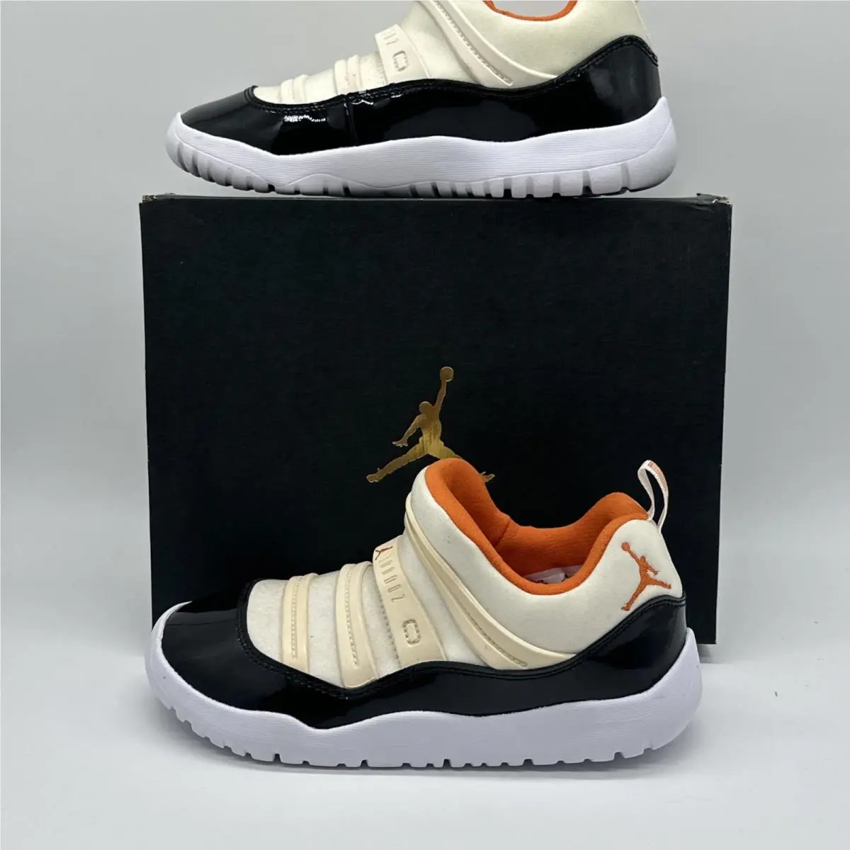 Nike shoes - Air Jordan 11 - Air - Black, White, Orange (UPC: 0193151910929) 2