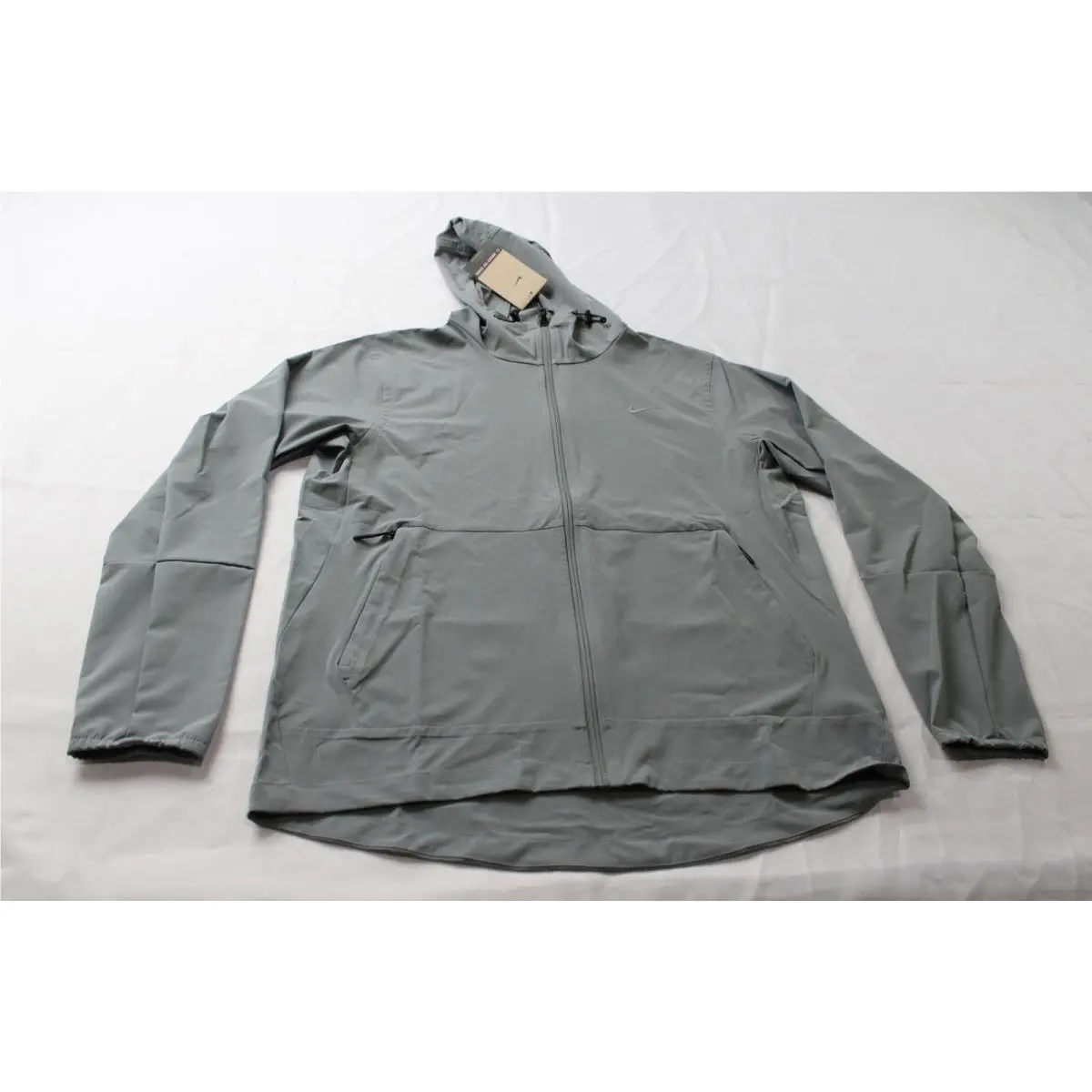 Men`s Unlimited Repel Versatile Hooded Jacket AP2 Smoke Grey Medium by Nike