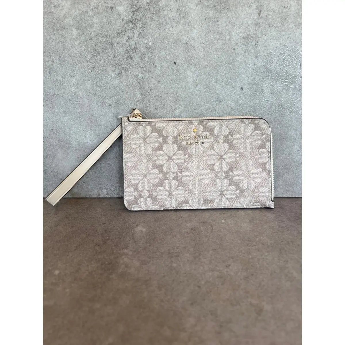 Kate Spade. Spade Flower Small Card Holder Wristlet Beige Cream Zip Wallet