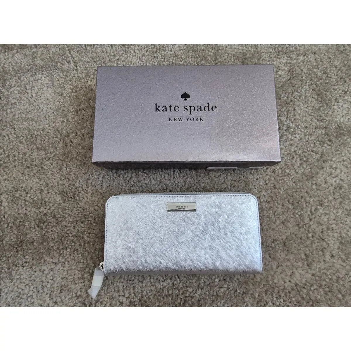 Wallet Kate Spade Folding Zipper Clutch Saffiano Metallic Silver L Boxed