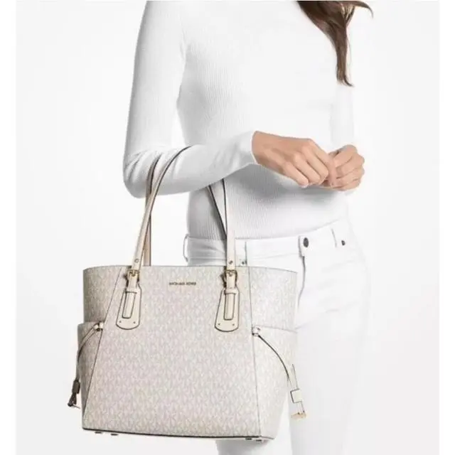 Women`s Michael Kors Voyager East/west Signature Tote Bright Tag