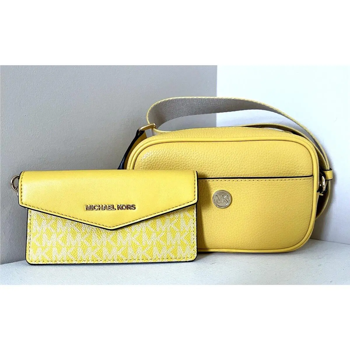 Michael Kors Maisie Small 2-in-1 Camera Crossbody Leather Golden Yellow