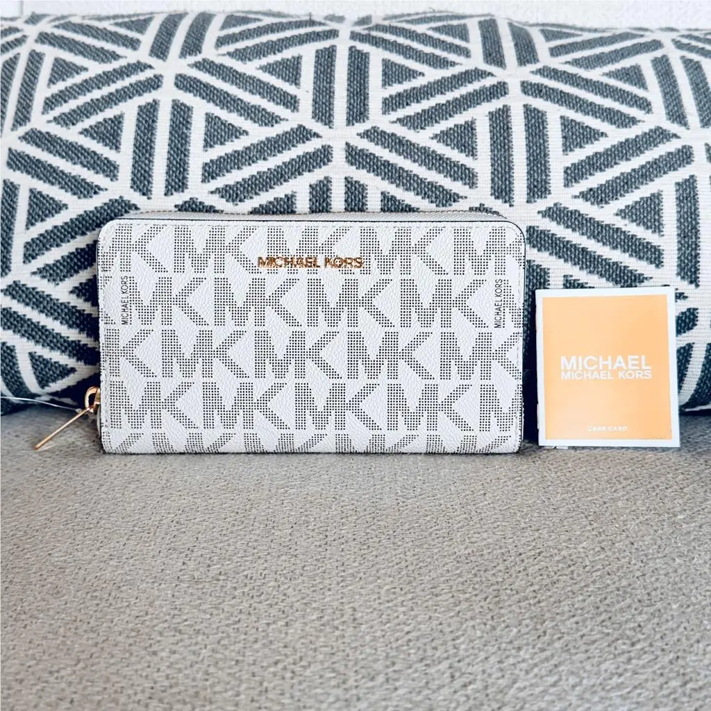 Gorgeous Michael Kors Off White Vanilla Gold Lugg Jet Set Clutch Wallet