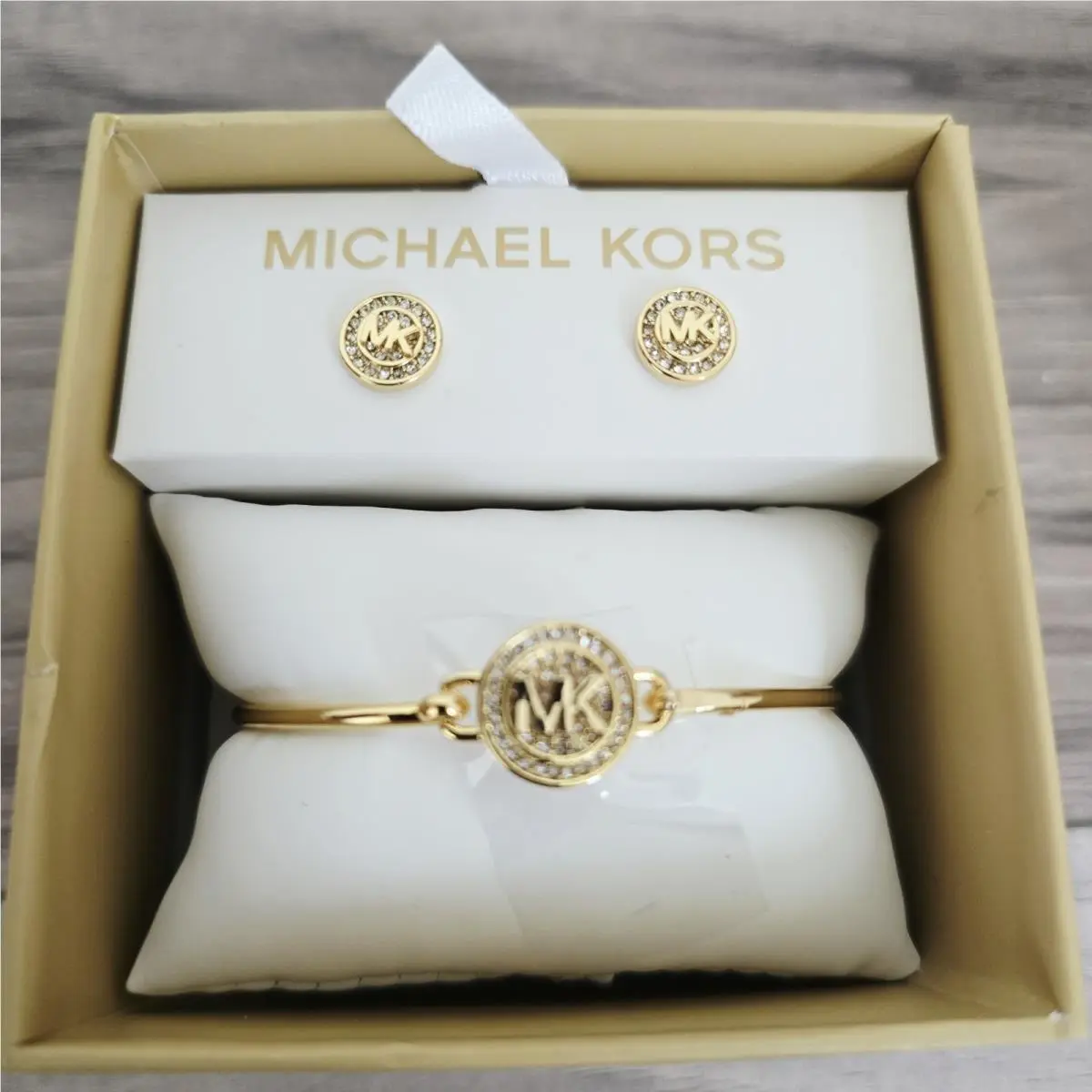 Michael Kors Set Bracelets and 1 Earrings Gold Tone Crystal