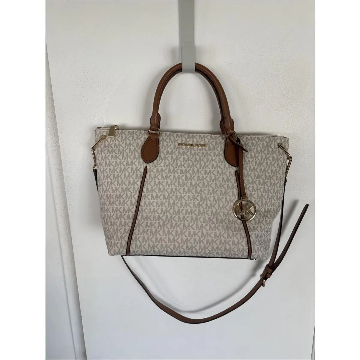 Michael Kors Sierra Logo Satchel Vanilla/acorn Signature Pattern