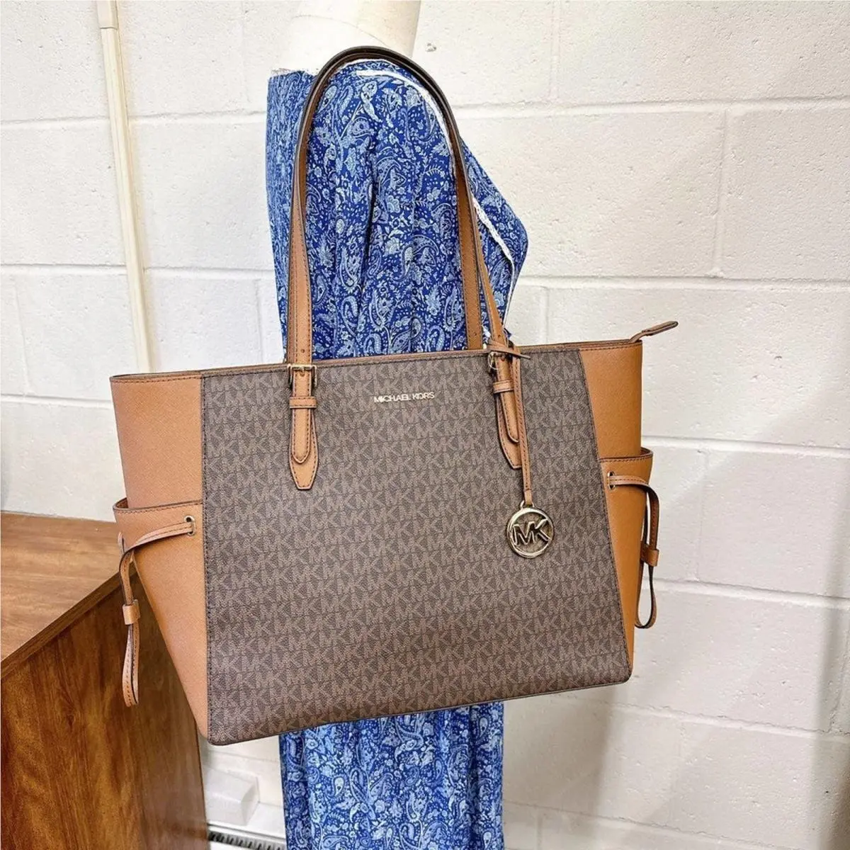 35S1G2GT7B Women`s Gilly Large Signature Travel Drawstring Tote by Michael Kors