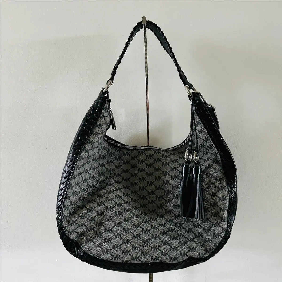 Michael Kors Lauryn Solid Black Gray Leather Large Shoulder Bag