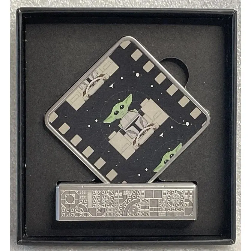 Lego Star Wars 5010320 — The Mandalorian and Grogu Lenticular Metal Display Card