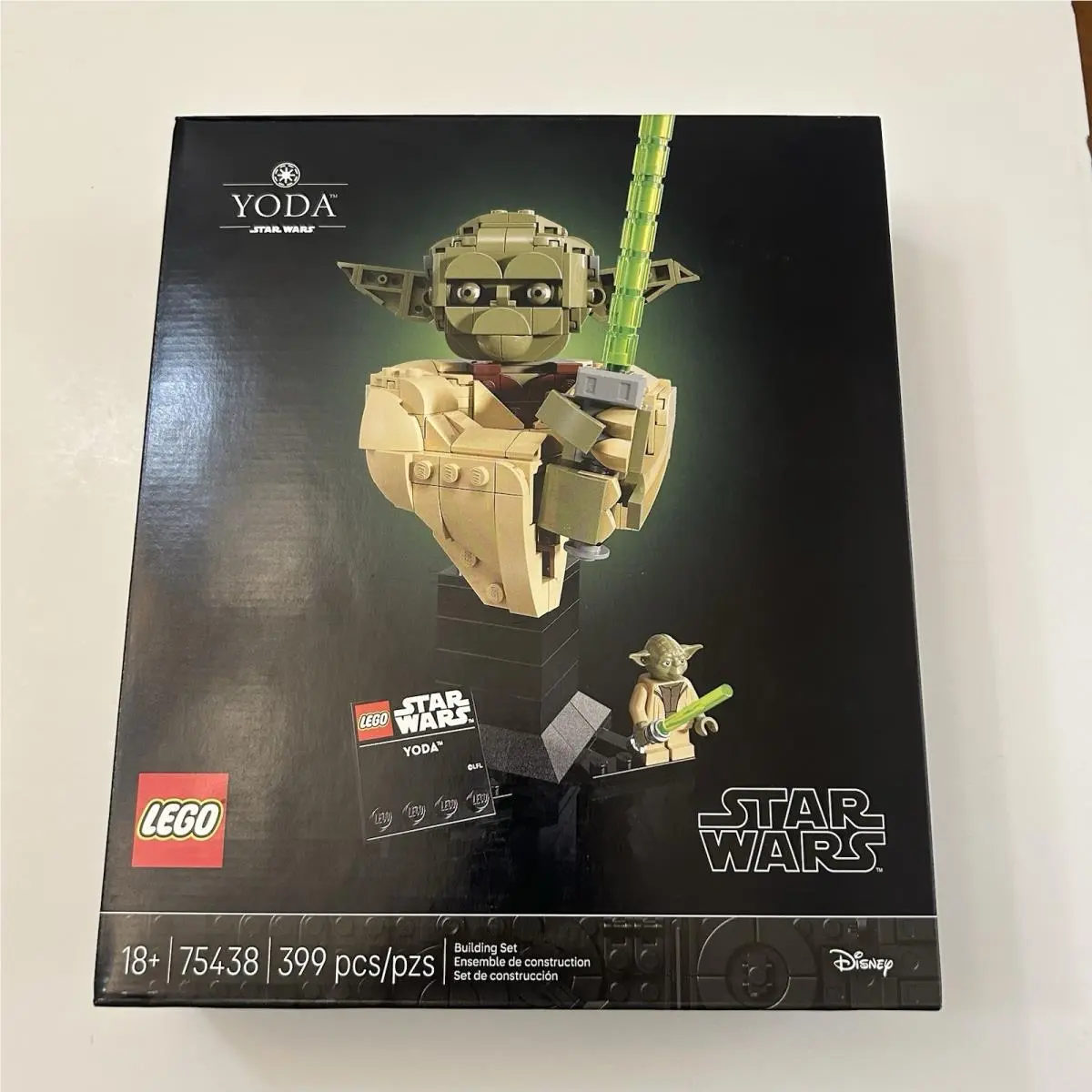 Lego 75438 Star Wars Yoda with Light Saber Bust Building Set