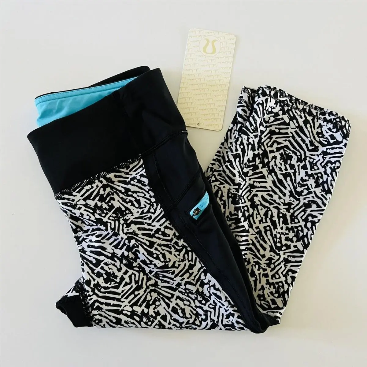 Lululemon Athletica Animal Print Black White Run: Top Speed Crop Leggings - US 6