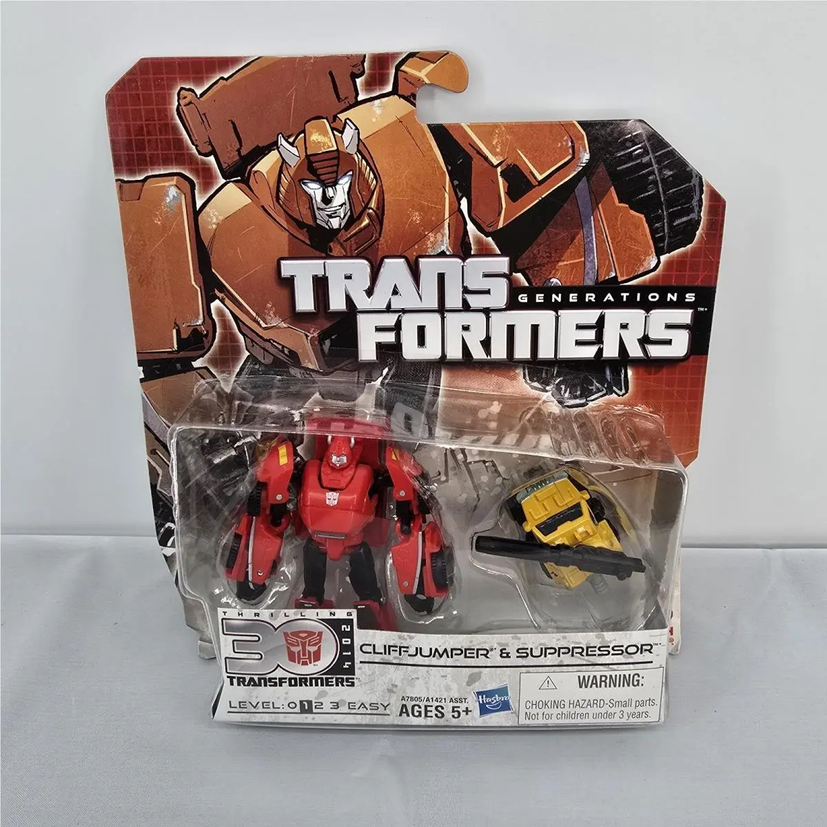 Transformers Generations Cliffjumper Suppressor 30th Anniversary Legends