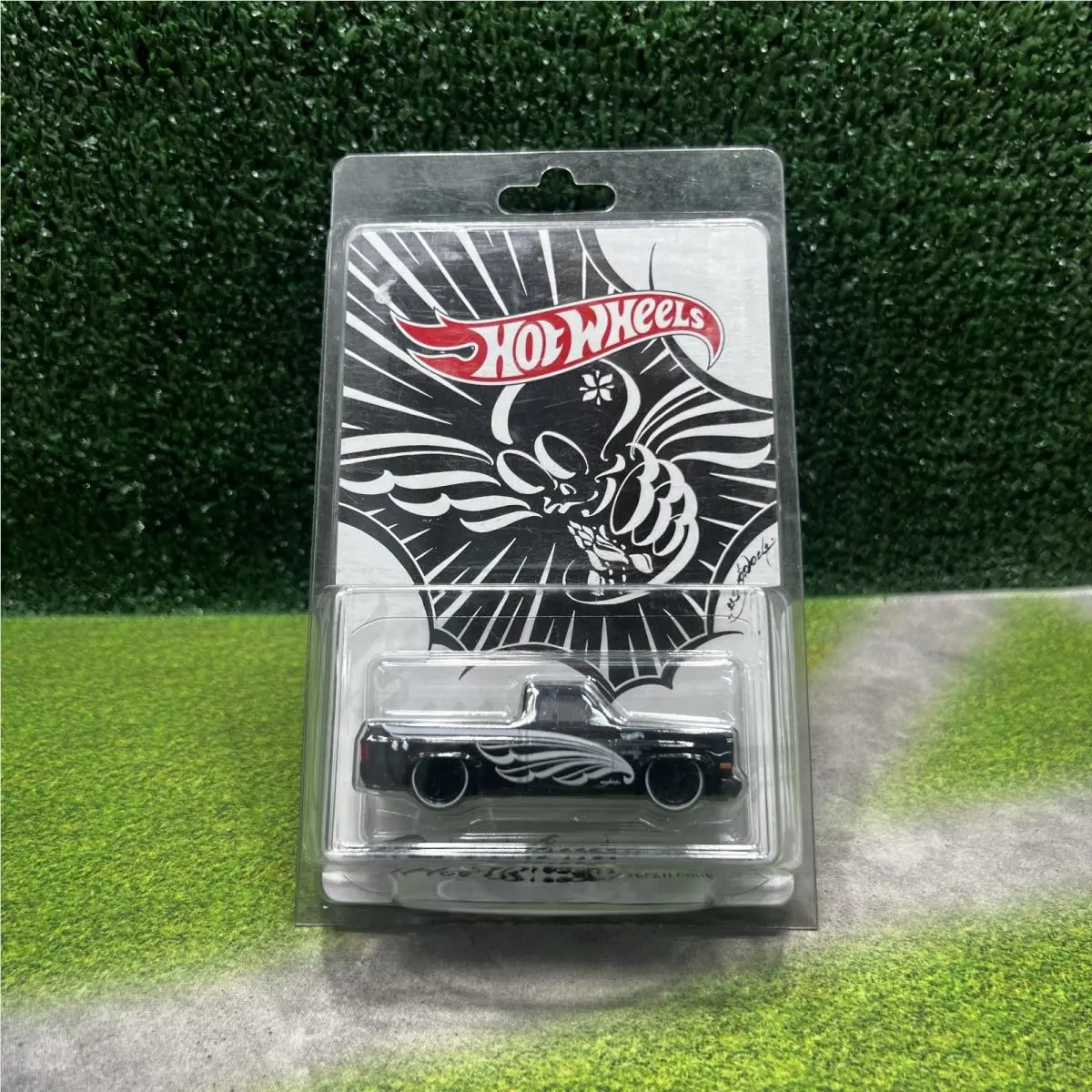 Hot Wheels Japan Convention `83 Chevy Silverado 1137 - Right Facing